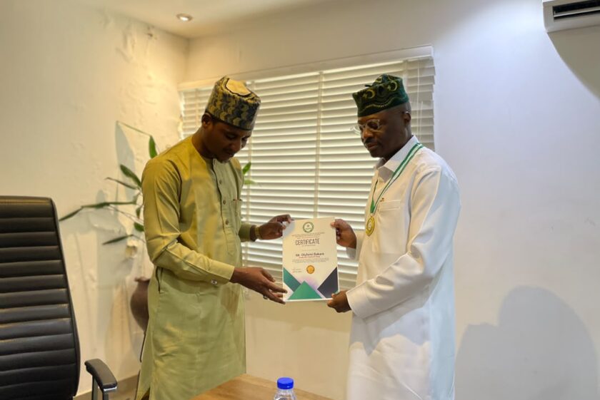 Fenchurch Group CEO Olufemi Bakare receiving the Sir Ahmadu Bello Sardauna Distinguished Merit Award from NANNS representatives in Lagos
